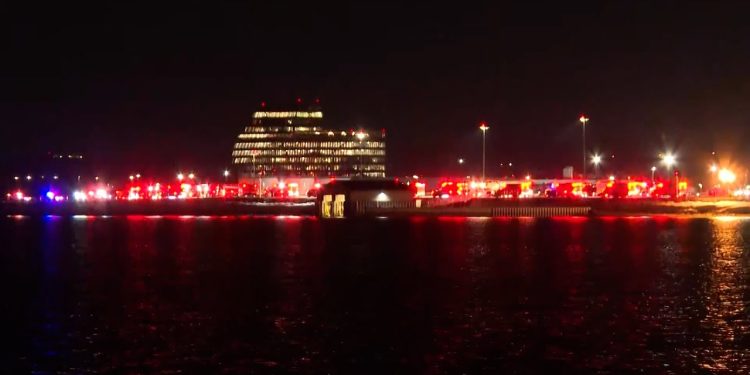 Many feared dead after passenger jet, Army helicopter collide, crash into Washington’s Potomac River
