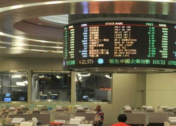 China, HK stocks drop as investors await fresh stimulus