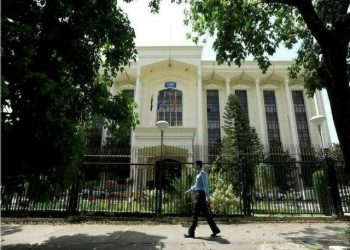 FBR purchasing 1,010 vehicles: Senate body to write to PM, ministry