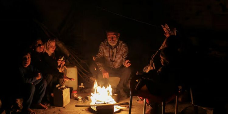 Gazans ready tent camps for families returning to north after ceasefire