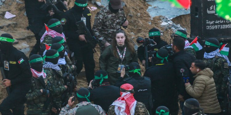 Israel delays prisoner release after chaotic hostage handover