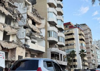 Israel warns Lebanese against returning to area at border