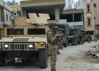 Israeli forces kill 15 in south Lebanon on pullout deadline