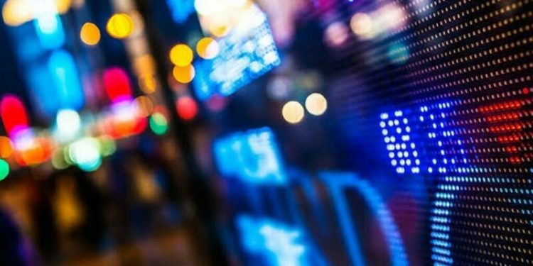 London’s FTSE 100 flat as gains in energy stocks cap declines