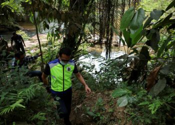 Malaysia turns back boats carrying 300 Myanmar migrants