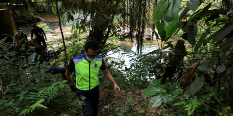 Malaysia turns back boats carrying 300 Myanmar migrants