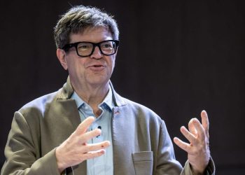 Meta's chief AI scientist says DeepSeek's success shows that "open source models are surpassing proprietary ones"