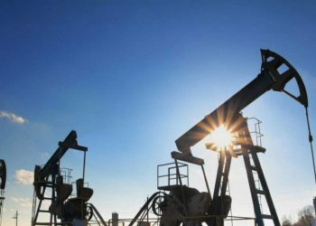 Oil falls as Trump repeats call for OPEC to cut prices