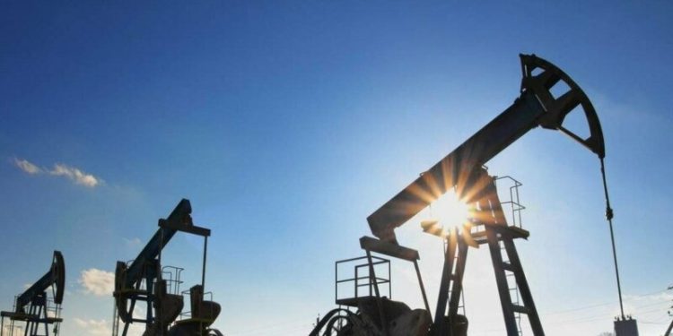 Oil falls as Trump repeats call for OPEC to cut prices