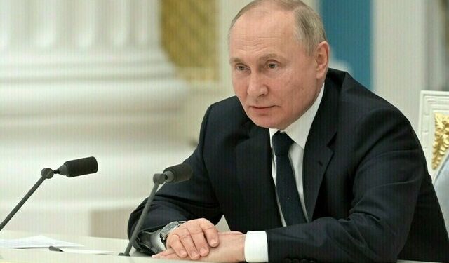 Putin orders Russian govt and top bank to develop AI cooperation with China