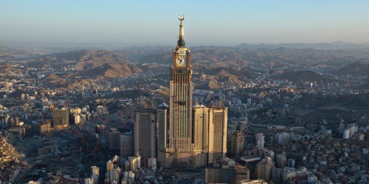 Saudi Arabia allows foreigners to invest in firms with property in Makkah, Medina