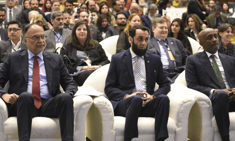  Planning Minister Ahsan Iqbal and Information Minister Attaullah Tarar are seated at mediaMedia’s ‘Breathe Pakistan’ conference in Islamabad on Feb 6, 2025. — Tanveer Shahzad/Mohammad Asim 