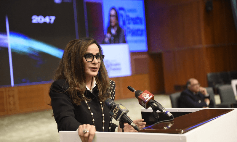  Senator Sherry Rehman speaking at Breathe Pakistan. — Tanveer Shahzad/Mohammad Asim 