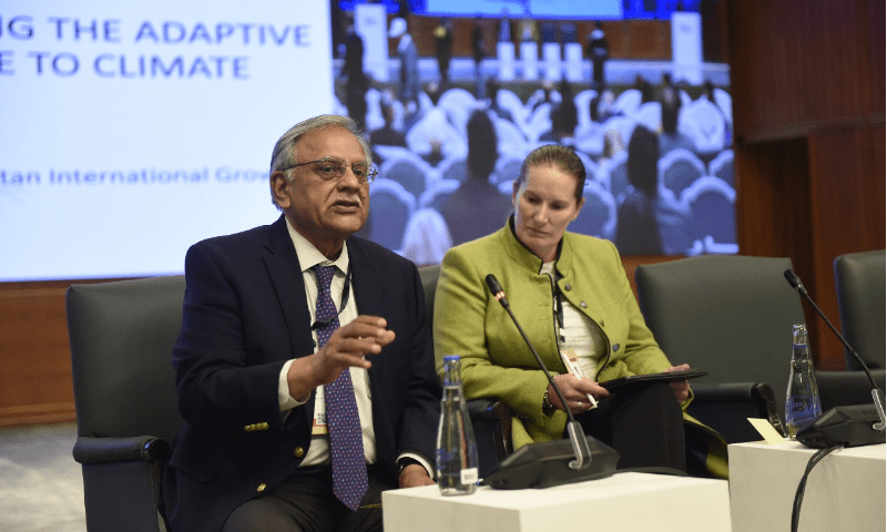  Lums’ professor Ijaz Nabi and World Bank’s Valerie Hickey at Breathe Pakistan conference. — Tanveer Shahzad/Mohammad Asim 