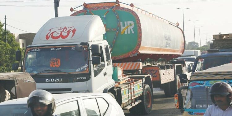 Karachi administration revises timings for movement of heavy vehicles