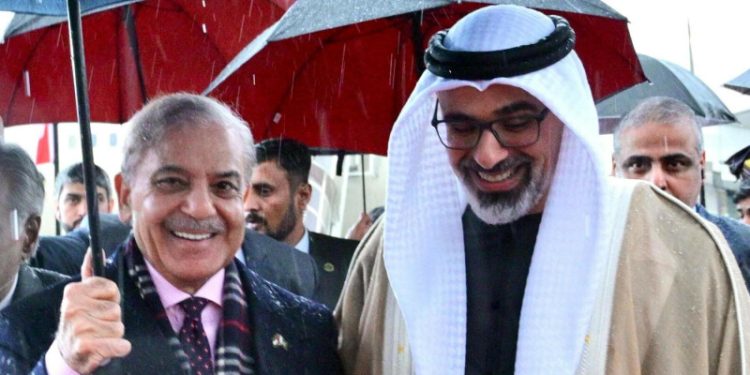 Abu Dhabi crown prince welcomed with guard of honour in Islamabad as first official visit begins