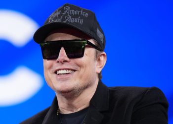 Boeing CEO praises Elon Musk for helping with the delayed Air Force One delivery: 'He's a brilliant guy'