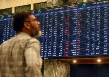 Bullish momentum at bourse, KSE-100 gains nearly 600 points