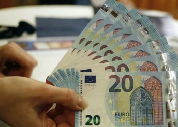 Euro scales one-month top after Germany’s conservatives win, dollar slumps - Markets