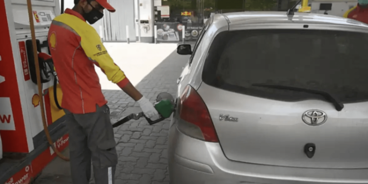 Govt announces reduction in petrol, diesel prices for next fortnight - Business & Finance