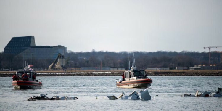 Investigators seek to salvage aircraft after deadly Washington crash