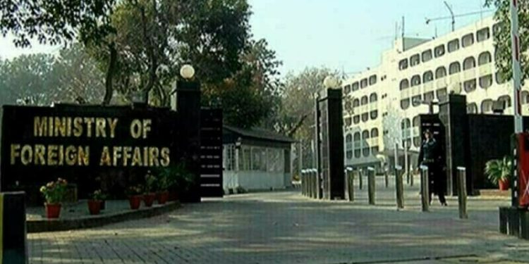 Islamabad says eight Pakistanis deported from US