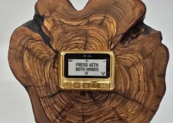 Israel PM gifts golden pager to Trump symbolising attack on Hezbollah