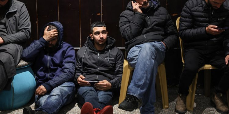 Israel halts Palestinian prisoners’ release demanding guarantee on captives