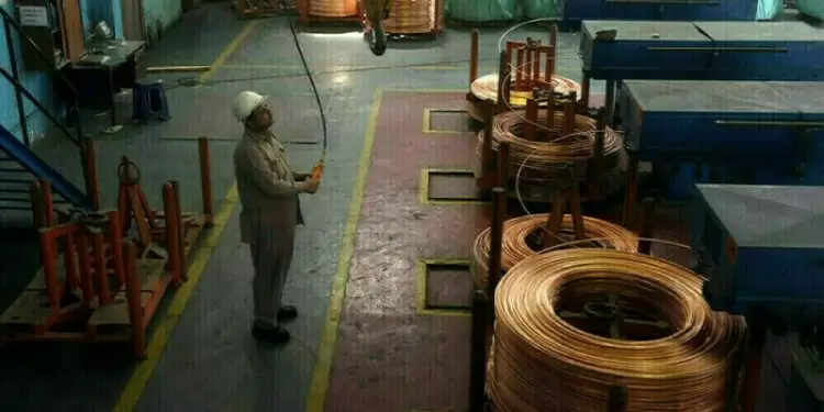London copper edges lower as US tariff concerns loom