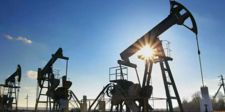 Oil eases after report of rising US crude inventories