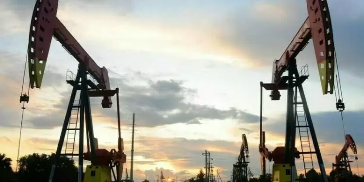 Oil set for third straight weekly decline amid tariff concerns
