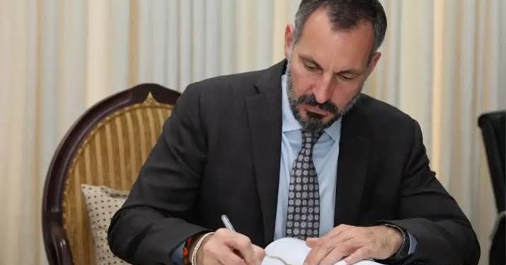 Prince Rahim Aga Khan V Named 50th Imam of Ismaili Muslims