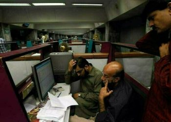 Selling continues, KSE-100 sheds over 2,200 points