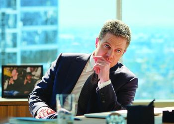 stephen amell plays ted black an old friend of harvey specter s from suits photo file