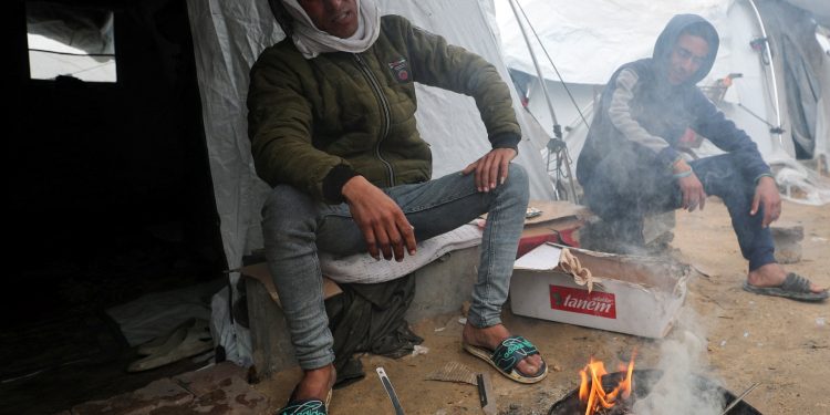 Thousands in Gaza struggle in tents amid cold, stormy weather