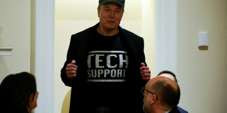 Trump orders more layoffs, Musk touts cuts at cabinet meeting