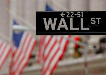 Wall St mixed in choppy trading after consumer spending falls in January