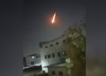 Citizens spot streaks of light over Karachi sky, suspect meteor sightings