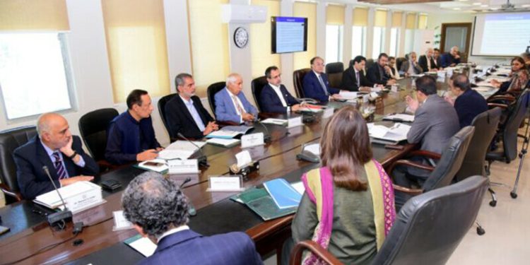 ECC okays Rs2bn for info ministry to cover outstanding ads dues owed to media