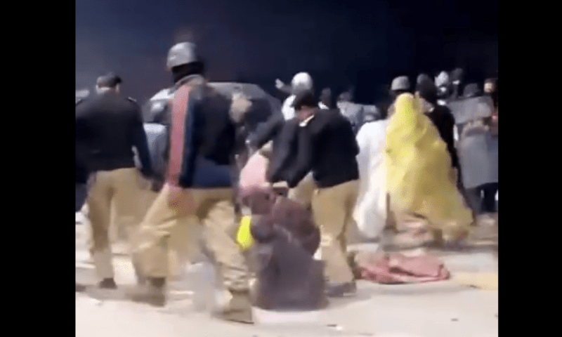  Police personnel in action during a sit-in by BYC in Quetta on March 22, 2025. — screengrab via X/BalochYakjehtiC 