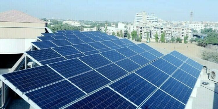 Govt decides to consult all stakeholders on net metering policy after backlash