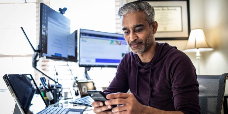 A Gen Xer's plan to earn $800K this year across 6 remote jobs: Hiring people to be him