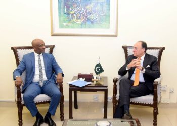 Aurangzeb, UN officials discuss debt management, climate financing