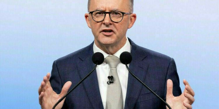 Australia unveils tax cuts in pre-election budget