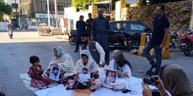 Civil society gathers outside Karachi Press Club on Eidul Fitr to demand release of BYC’s Sammi Deen
