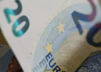 Euro hits 4-month peak, dollar soggy on German spending and tariff reprieve