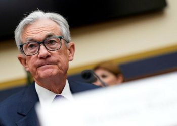 Fed leaves policy rate outlook unchanged amid projected growth slowdown, temporary inflation jump