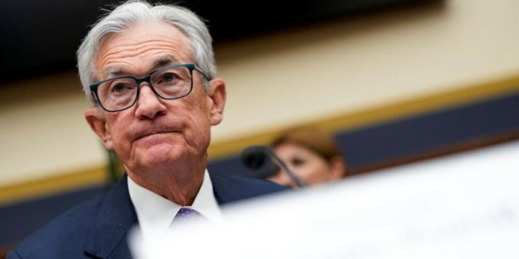 Fed leaves policy rate outlook unchanged amid projected growth slowdown, temporary inflation jump