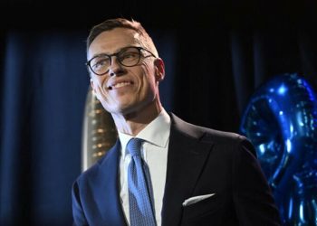 Finnish president boosts ties with Trump in surprise Florida visit