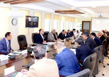 Govt recognises ‘critical role’ of textile industry, Aurangzeb tells APTMA